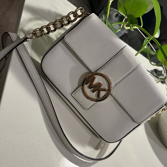 Michael Kors Sling / Crossbody - Picture 1 of 4